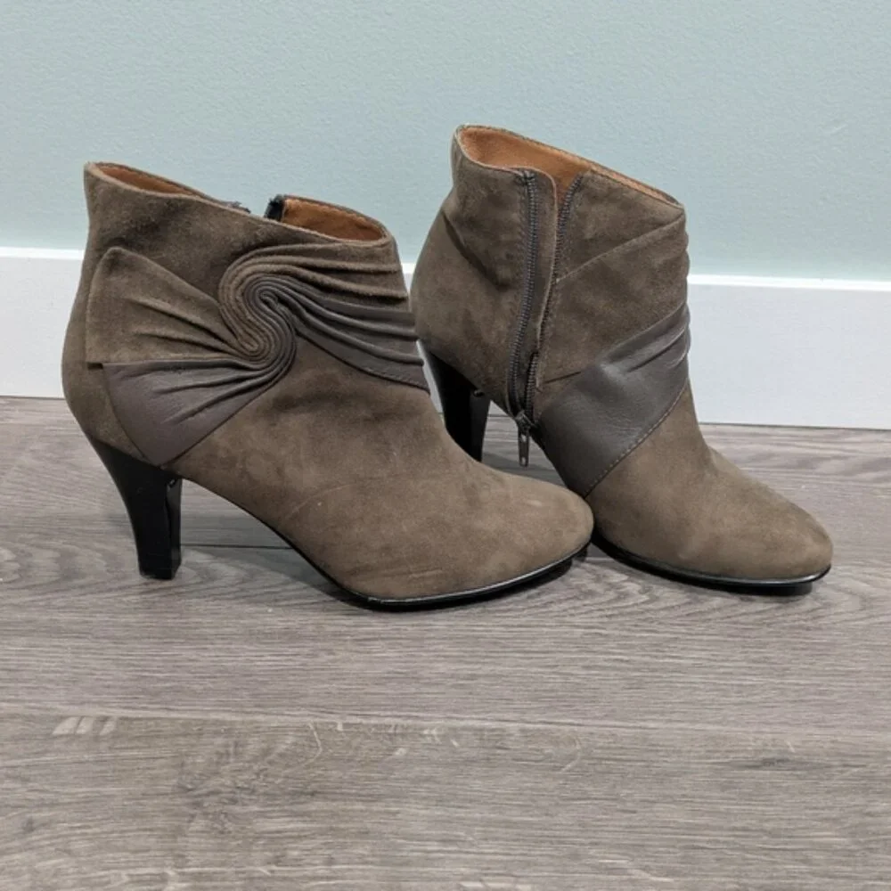 Sofft Elegant Brown Ankle Boots - Picture 4 of 10